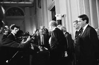 Il Presidente della Repubblica Francesco Cossiga durante le consultazioni per la crisi di Governo