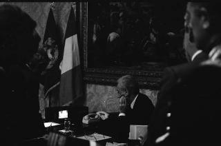 Il Presidente della Repubblica Francesco Cossiga durante le consultazioni per la crisi di Governo