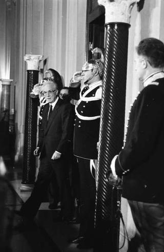 Il Presidente della Repubblica Francesco Cossiga durante le consultazioni per la crisi di Governo