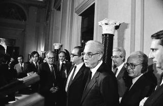 Il Presidente della Repubblica Francesco Cossiga durante le consultazioni per la crisi di Governo