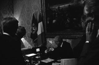 Il Presidente della Repubblica Francesco Cossiga durante le consultazioni per la crisi di Governo
