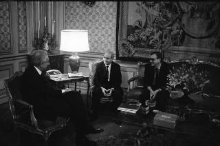 Il Presidente della Repubblica Francesco Cossiga riceve Armando Corona, Gran Maestro del Grande Oriente d'Italia,con Gian Piero Batoni