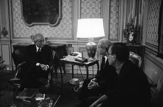 Il Presidente della Repubblica Francesco Cossiga riceve Armando Corona, Gran Maestro del Grande Oriente d'Italia,con Gian Piero Batoni