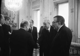Il Presidente della Repubblica Francesco Cossiga riceve in visita di omaggio l'on. Giulio Andreotti, ministro degli affari esteri, con Franco Carraro, presidente del CONI, gli esponenti della Fondazione Giulio Onesti, per la presentazione del libro "Così splendeva Olimpia"