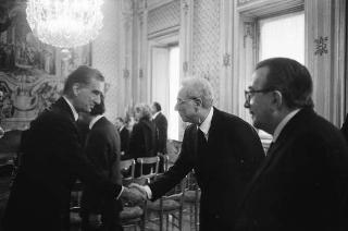 Il Presidente della Repubblica Francesco Cossiga riceve in visita di omaggio l'on. Giulio Andreotti, ministro degli affari esteri, con Franco Carraro, presidente del CONI, gli esponenti della Fondazione Giulio Onesti, per la presentazione del libro "Così splendeva Olimpia"