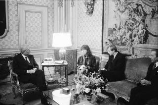 Il Presidente della Repubblica Francesco Cossiga riceve in visita di omaggio l'on. Giulio Andreotti, ministro degli affari esteri, con Franco Carraro, presidente del CONI, gli esponenti della Fondazione Giulio Onesti, per la presentazione del libro "Così splendeva Olimpia"