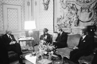 Il Presidente della Repubblica Francesco Cossiga riceve in visita di omaggio l'on. Giulio Andreotti, ministro degli affari esteri, con Franco Carraro, presidente del CONI, gli esponenti della Fondazione Giulio Onesti, per la presentazione del libro "Così splendeva Olimpia"