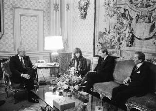 Il Presidente della Repubblica Francesco Cossiga riceve in visita di omaggio l'on. Giulio Andreotti, ministro degli affari esteri, con Franco Carraro, presidente del CONI, gli esponenti della Fondazione Giulio Onesti, per la presentazione del libro "Così splendeva Olimpia"