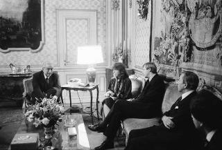 Il Presidente della Repubblica Francesco Cossiga riceve in visita di omaggio l'on. Giulio Andreotti, ministro degli affari esteri, con Franco Carraro, presidente del CONI, gli esponenti della Fondazione Giulio Onesti, per la presentazione del libro "Così splendeva Olimpia"
