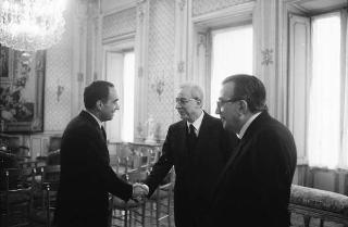 Il Presidente della Repubblica Francesco Cossiga riceve in visita di omaggio l'on. Giulio Andreotti, ministro degli affari esteri, con Franco Carraro, presidente del CONI, gli esponenti della Fondazione Giulio Onesti, per la presentazione del libro "Così splendeva Olimpia"