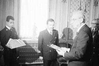 Incontro del Presidente della Repubblica Francesco Cossiga con una delegazione di allievi dell'Accademia militare di Livorno, in servizio di Guardia d'Onore al Palazzo del Quirinale