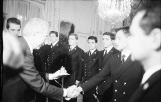 Incontro del Presidente della Repubblica Francesco Cossiga con una delegazione di allievi dell'Accademia militare di Livorno, in servizio di Guardia d'Onore al Palazzo del Quirinale