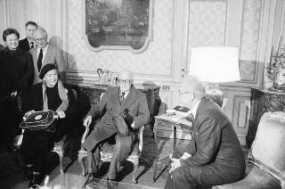 Incontro del Presidente della Repubblica Francesco Cossiga con una delegazione di partecipanti alla Marcia per la pace