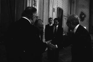 Il Presidente della Repubblica Francesco Cossiga incontra Romeo Dalla Chiesa, presidente del Banco di Roma, con gli amministratori delegati Ercole Ceccatelli e Marcello Tacci