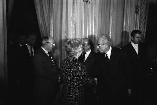 Il Presidente della Repubblica Francesco Cossiga riceve la visita di Primo Nebiolo, presidente dell'Associazione delle Federazioni internazionali olimpiche estive, con una delegazione di partecipanti all'Assemblea generale dell'Associazione