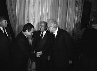Il Presidente della Repubblica Francesco Cossiga riceve la visita di Primo Nebiolo, presidente dell'Associazione delle Federazioni internazionali olimpiche estive, con una delegazione di partecipanti all'Assemblea generale dell'Associazione