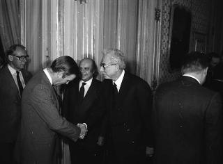 Il Presidente della Repubblica Francesco Cossiga riceve la visita di Primo Nebiolo, presidente dell'Associazione delle Federazioni internazionali olimpiche estive, con una delegazione di partecipanti all'Assemblea generale dell'Associazione