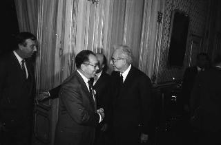 Il Presidente della Repubblica Francesco Cossiga riceve la visita di Primo Nebiolo, presidente dell'Associazione delle Federazioni internazionali olimpiche estive, con una delegazione di partecipanti all'Assemblea generale dell'Associazione