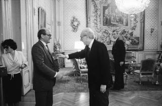 Il Presidente della Repubblica Francesco Cossiga  con Lorenzo Tozzoli, ambasciatore d'Italia a Dublino