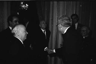 Il Presidente della Repubblica Francesco Cossiga riceve l'editore Edilio Rusconi con Padre Carlo Cremona per fare omaggio di una sua biografia su Sant'Agostino