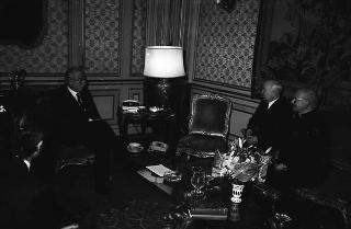 Il Presidente della Repubblica Francesco Cossiga riceve l'editore Edilio Rusconi con Padre Carlo Cremona per fare omaggio di una sua biografia su Sant'Agostino