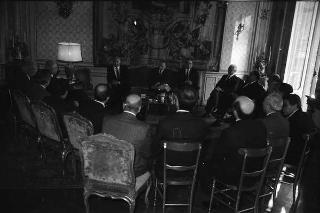 Il Presidente della Repubblica Francesco Cossiga riceve l'on. Oscar Luigi Scalfaro, Ministro dell'interno, con i prefetti di nuova nomina