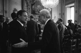 Il Presidente della Repubblica Francesco Cossiga riceve in udienza Girolamo Arnaldi, presidente dell'Istituto storico italiano per il Medioevo, con Otto Kresten, presidente dell'Unione internazionale degli Istituti di archeologia, storia e storia dell'arte in Roma, e gli esponenti dell'Unione