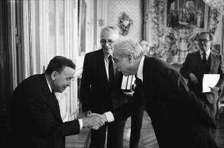 Il Presidente della Repubblica Francesco Cossiga riceve in udienza Girolamo Arnaldi, presidente dell'Istituto storico italiano per il Medioevo, con Otto Kresten, presidente dell'Unione internazionale degli Istituti di archeologia, storia e storia dell'arte in Roma, e gli esponenti dell'Unione