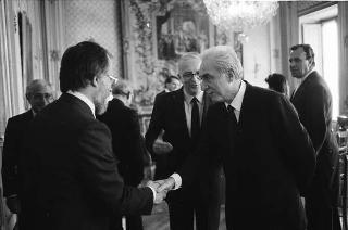 Il Presidente della Repubblica Francesco Cossiga riceve in udienza Girolamo Arnaldi, presidente dell'Istituto storico italiano per il Medioevo, con Otto Kresten, presidente dell'Unione internazionale degli Istituti di archeologia, storia e storia dell'arte in Roma, e gli esponenti dell'Unione