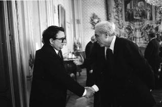 Il Presidente della Repubblica Francesco Cossiga riceve in udienza Girolamo Arnaldi, presidente dell'Istituto storico italiano per il Medioevo, con Otto Kresten, presidente dell'Unione internazionale degli Istituti di archeologia, storia e storia dell'arte in Roma, e gli esponenti dell'Unione