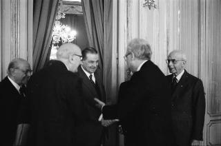 Il Presidente della Repubblica Francesco Cossiga incontra Francesco Gabrieli, presidente dell'Accademia nazionale dei Lincei, con il Consiglio di presidenza