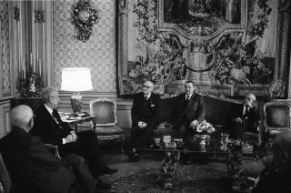 Il Presidente della Repubblica Francesco Cossiga incontra Francesco Gabrieli, presidente dell'Accademia nazionale dei Lincei, con il Consiglio di presidenza