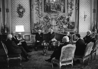Il Presidente della Repubblica Francesco Cossiga incontra Francesco Gabrieli, presidente dell'Accademia nazionale dei Lincei, con il Consiglio di presidenza