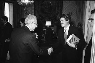 Incontro del Presidente della Repubblica Francesco Cossiga con una delegazione della Casa editrice Feltrinelli, per la presentazione della Storia dell'Italia moderna e del catalogo storico, in occasione del trentennale della fondazione