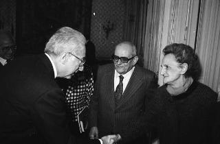 Incontro del Presidente della Repubblica Francesco Cossiga con una delegazione della Casa editrice Feltrinelli, per la presentazione della Storia dell'Italia moderna e del catalogo storico, in occasione del trentennale della fondazione