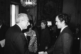 Incontro del Presidente della Repubblica Francesco Cossiga con una delegazione della Casa editrice Feltrinelli, per la presentazione della Storia dell'Italia moderna e del catalogo storico, in occasione del trentennale della fondazione