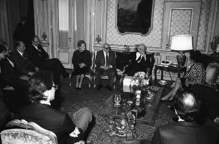 Incontro del Presidente della Repubblica Francesco Cossiga con una delegazione della Casa editrice Feltrinelli, per la presentazione della Storia dell'Italia moderna e del catalogo storico, in occasione del trentennale della fondazione