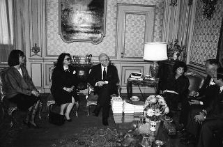 Il Presidente della Repubblica Francesco Cossiga con Frank D. Stella, presidente della National Italian-American Foundation e una delegazione del sodalizio