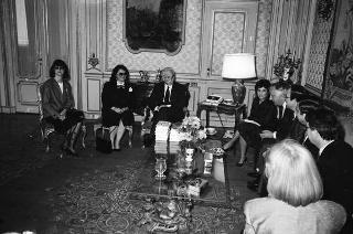 Il Presidente della Repubblica Francesco Cossiga con Frank D. Stella, presidente della National Italian-American Foundation e una delegazione del sodalizio