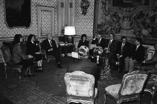 Il Presidente della Repubblica Francesco Cossiga con Frank D. Stella, presidente della National Italian-American Foundation e una delegazione del sodalizio