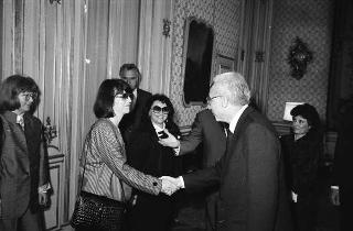 Il Presidente della Repubblica Francesco Cossiga con Frank D. Stella, presidente della National Italian-American Foundation e una delegazione del sodalizio