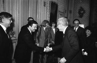 Il Presidente della Repubblica Francesco Cossiga con Frank D. Stella, presidente della National Italian-American Foundation e una delegazione del sodalizio