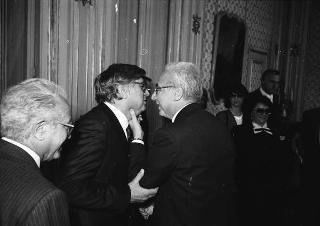 Il Presidente della Repubblica Francesco Cossiga con Frank D. Stella, presidente della National Italian-American Foundation e una delegazione del sodalizio