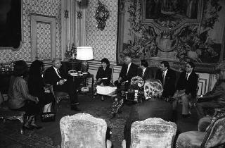 Il Presidente della Repubblica Francesco Cossiga con Frank D. Stella, presidente della National Italian-American Foundation e una delegazione del sodalizio