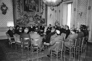 Il Presidente della Repubblica Francesco Cossiga riceve il Canonico Howard Root, direttore del Centro anglicano di Roma, con i partecipanti alla riunione del Consiglio del Centro, in occasione del ventennale della fondazione