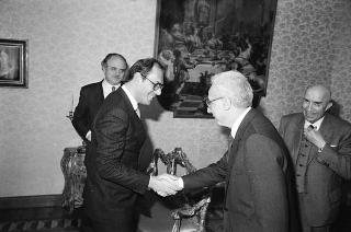 Il Presidente della Repubblica Francesco Cossiga incontra l'editore Gaetano Giuffrè e il prof. Gianfranco Miglio, per presentare i nuovi volumi della collana "Arcana Imperii"