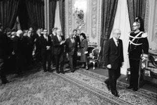 Il Presidente della Repubblica Francesco Cossiga riceve in visita Lelio Lagorio, Ministro del turismo e dello spettacolo, con Franco Carraro, presidente del CONI, gli atleti e i dirigenti insigniti di medaglie d'oro al valore atletico e di stelle d'oro al merito sportivo