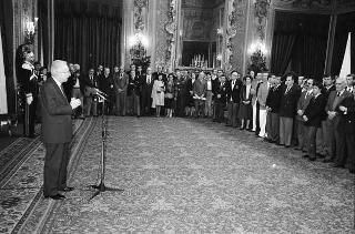 Il Presidente della Repubblica Francesco Cossiga riceve in visita Lelio Lagorio, Ministro del turismo e dello spettacolo, con Franco Carraro, presidente del CONI, gli atleti e i dirigenti insigniti di medaglie d'oro al valore atletico e di stelle d'oro al merito sportivo