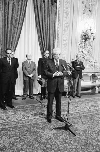 Il Presidente della Repubblica Francesco Cossiga riceve in visita Lelio Lagorio, Ministro del turismo e dello spettacolo, con Franco Carraro, presidente del CONI, gli atleti e i dirigenti insigniti di medaglie d'oro al valore atletico e di stelle d'oro al merito sportivo