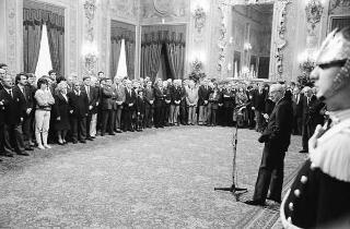 Il Presidente della Repubblica Francesco Cossiga riceve in visita Lelio Lagorio, Ministro del turismo e dello spettacolo, con Franco Carraro, presidente del CONI, gli atleti e i dirigenti insigniti di medaglie d'oro al valore atletico e di stelle d'oro al merito sportivo